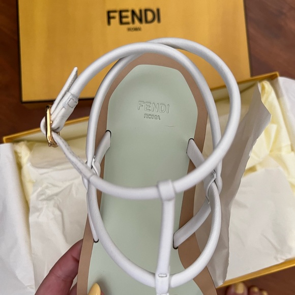 Fendi O’Lock white sandal New size 36 - Picture 6 of 12